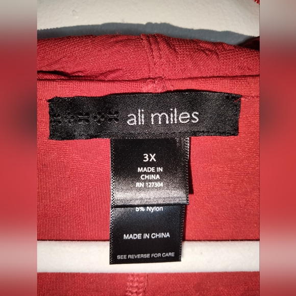 Ali Miles (Size 3X) Red Textured Print Cowlneck/Off-the-Shoulder Top (NEW-NWT) - Picture 3 of 13